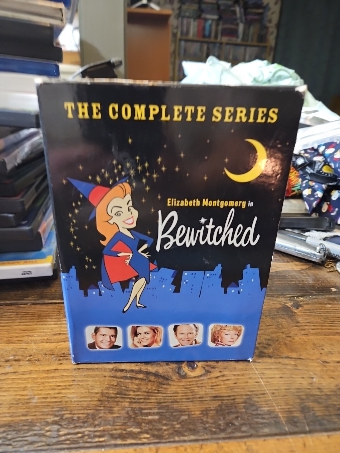 THE COMPLETE SERIES OF BEWITCHED WITH ELIZABETH MONTGOMERY ON 33 DISCS
