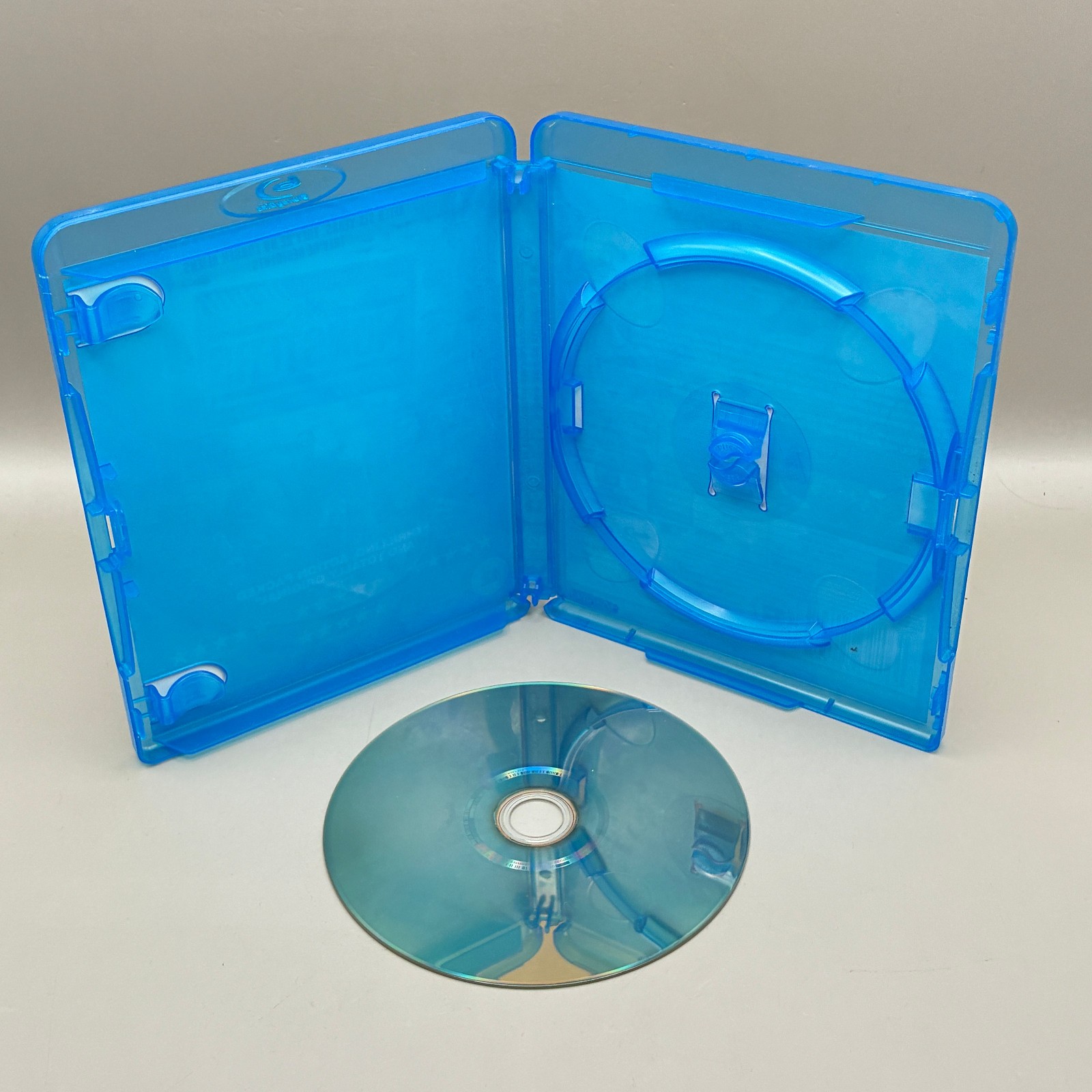 Monsters Blu-ray 2010 Gareth Edwards Momentum Pictures UK Region B