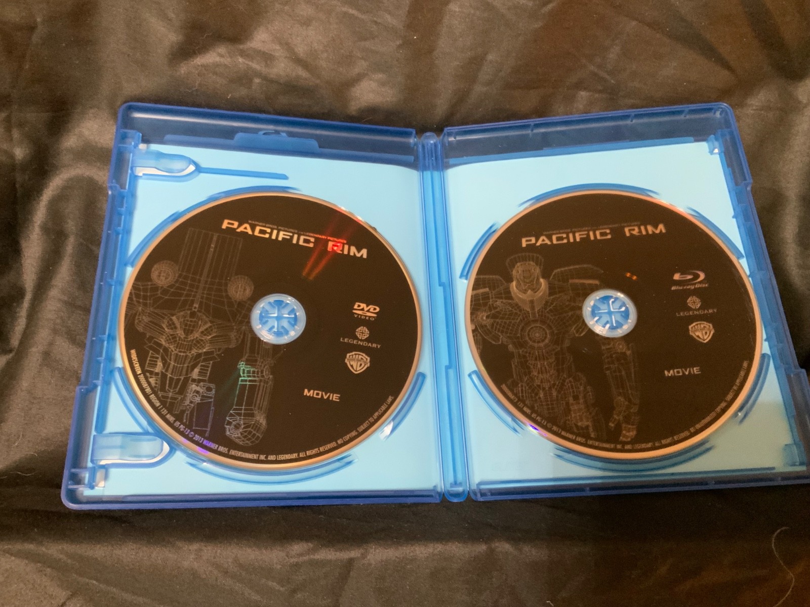 Pacific Rim Blu-Ray+DVD+Special Features disc, not sure about digital hd