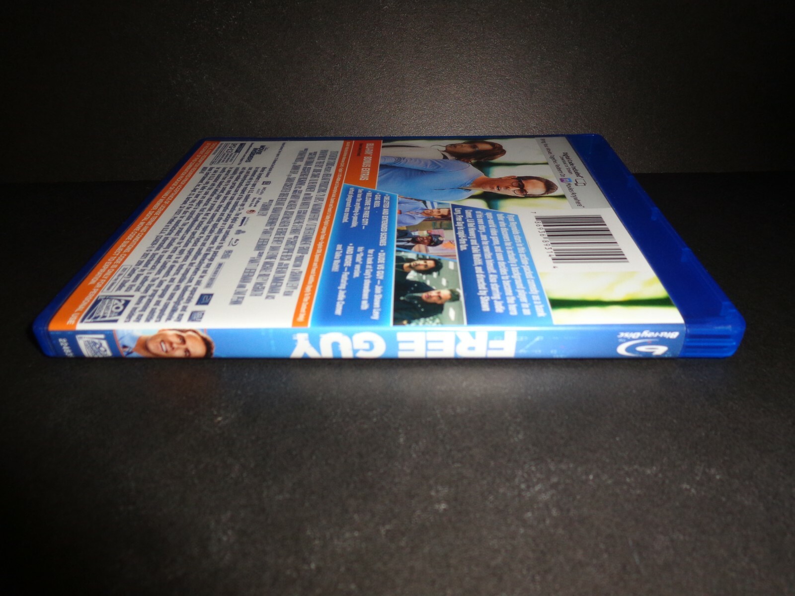 FREE GUY-Ryan Reynolds becomes hero of own video game-REGION FREE BLU-RAY, DIG