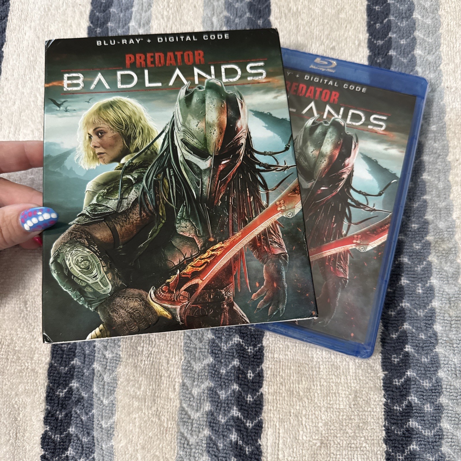 NEW** Predator: Badlands (Blu-ray + Digital) W~ Slipcover