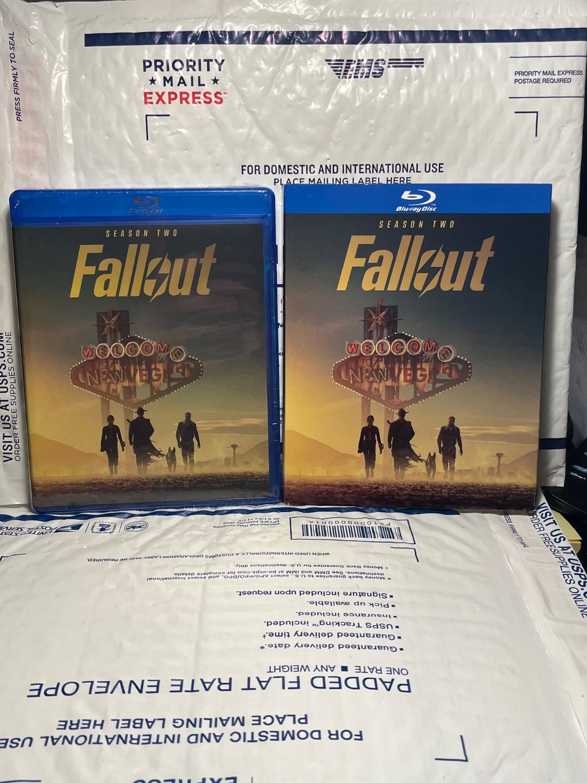 NEW FALLOUT SEASON 2 ON BLU-RAY! 3 DISCS! COMES WITH SLIPCOVER! FACTORY SEALED