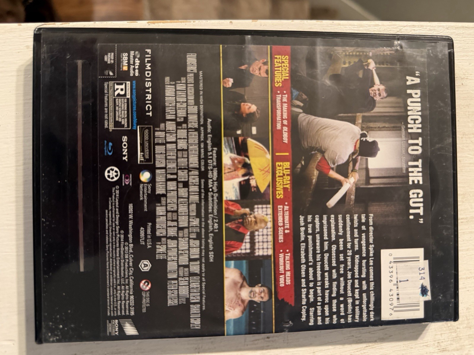 Oldboy (Blu-ray, 2014 Spike Lee Film) Josh Brolin, Elizabeth Olsen