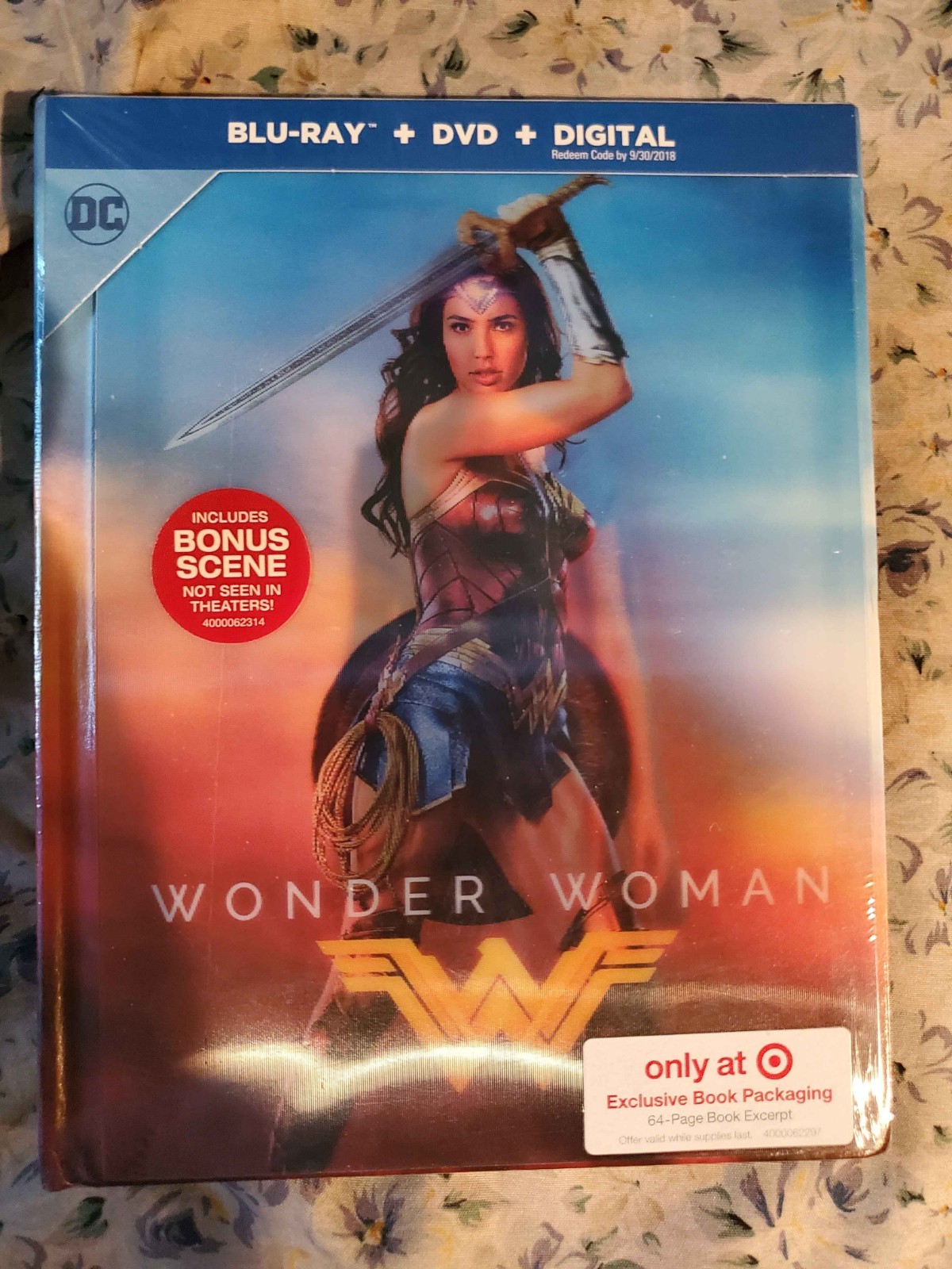 WONDER WOMAN! Blu-Ray DVD, 2 Discs! Mint Condition! Book Included!