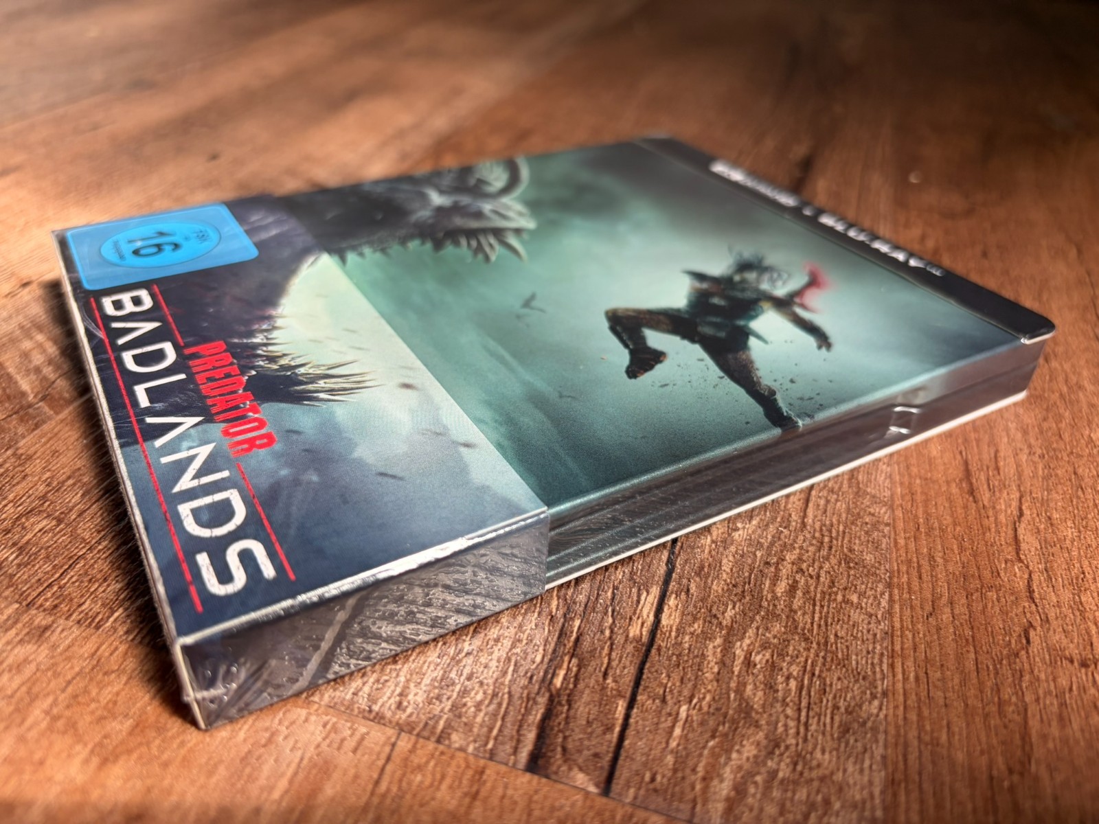 Predator: Badlands w. Steelbook (4K UHD + Blu-ray, Import, Region Free)