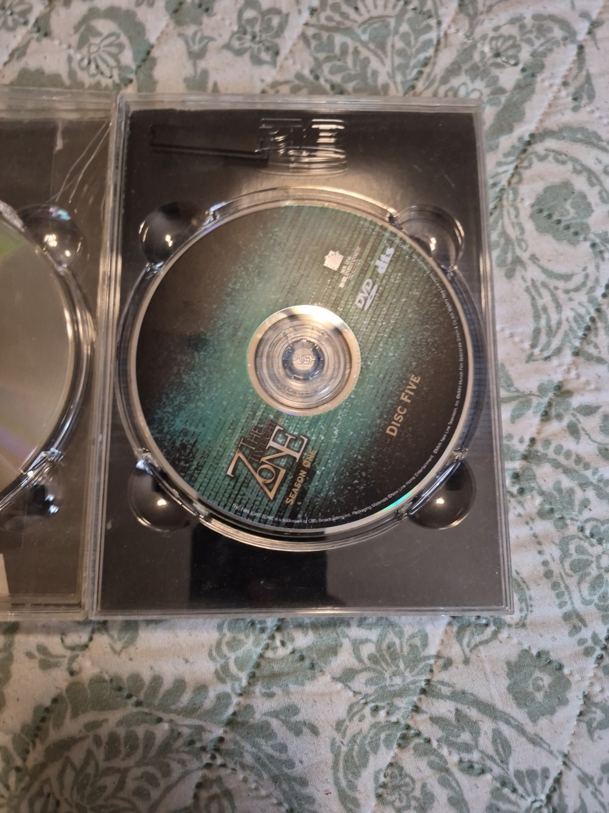 The Twilight Zone (2002) (DVD, 2004, 6-Disc Set) Season 1. DVD