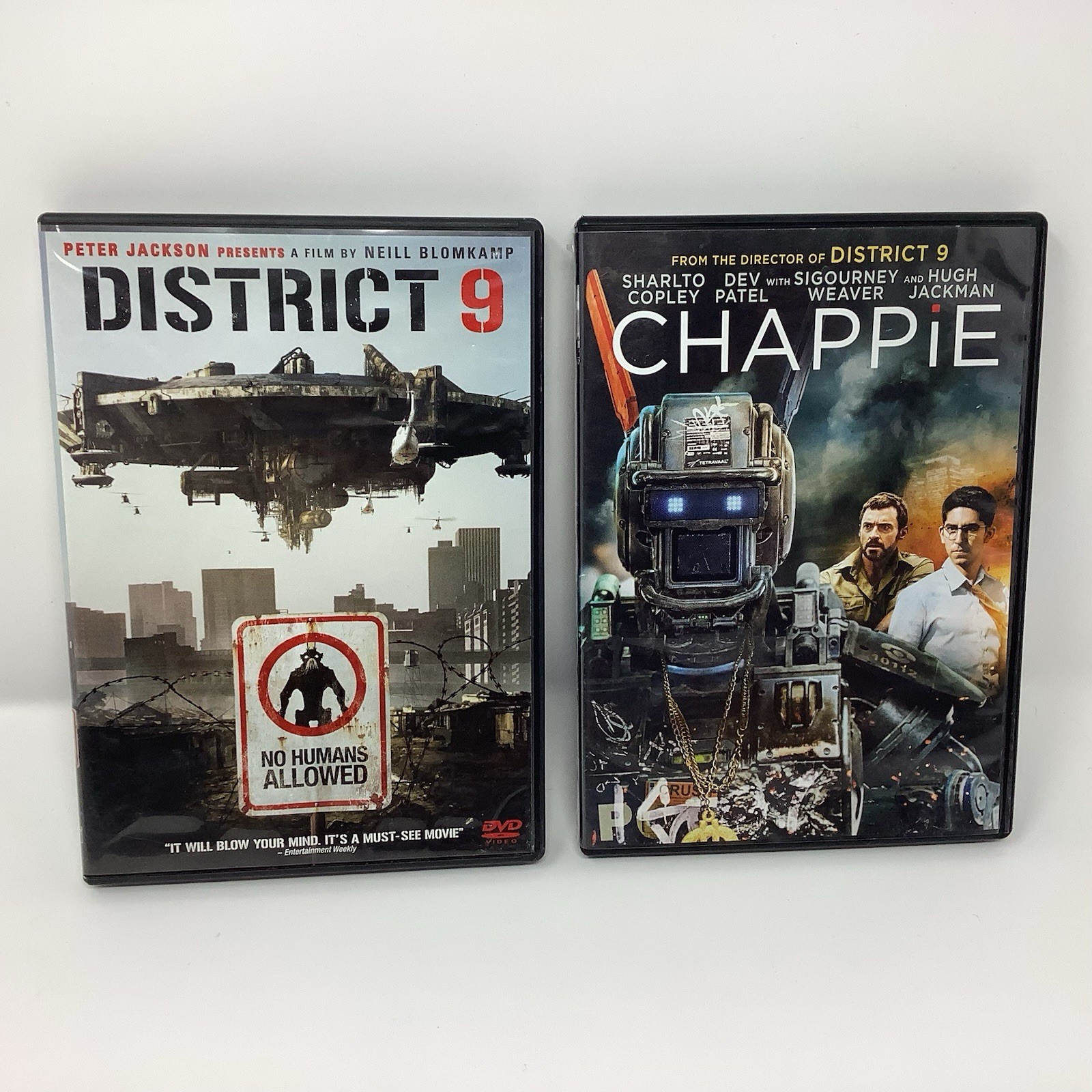 District 9 / Chappie (2 Films, 2 DVDs) ~ Directed by Neill Blomkamp. Sci-Fi. Dev