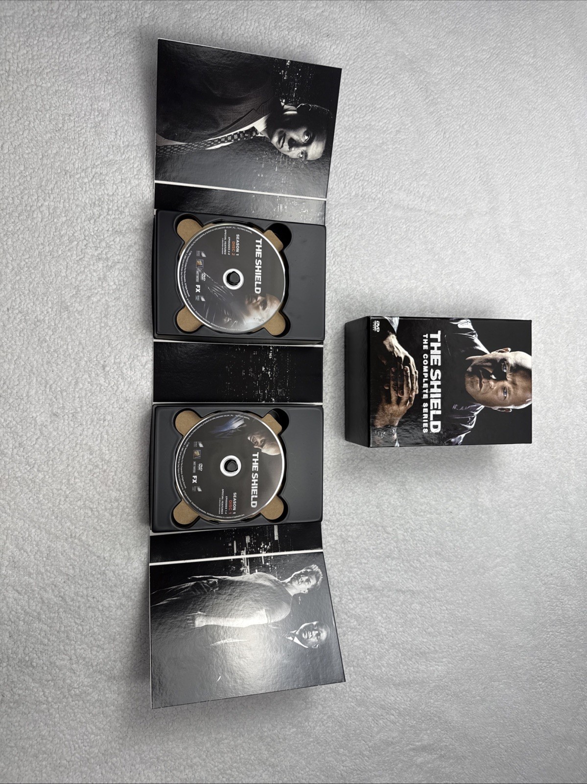 The Shield: The Complete Series (DVD, 2013, 29-Disc Box Set) Michael Chicklis