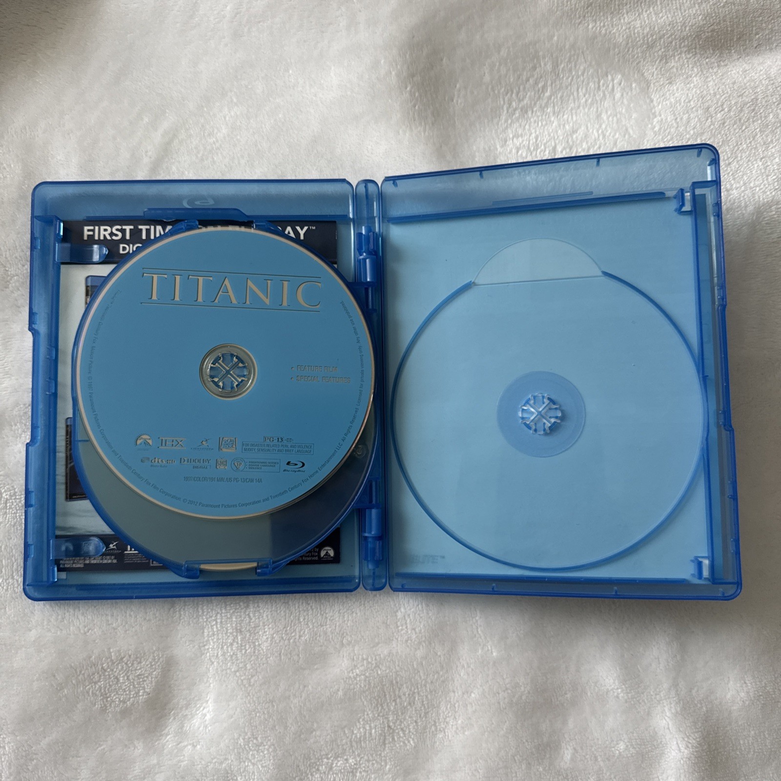 Titanic (Four-Disc Combo: Blu-ray / DVD) Great Condition!