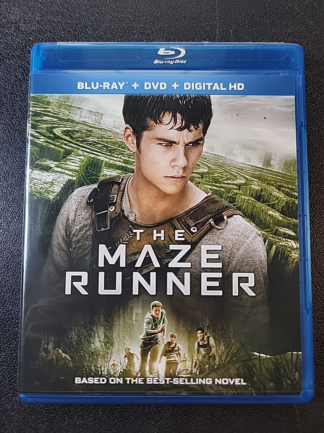 The Maze Runner (Blu-ray, DVD 2014) Comic Book Included Slipcover