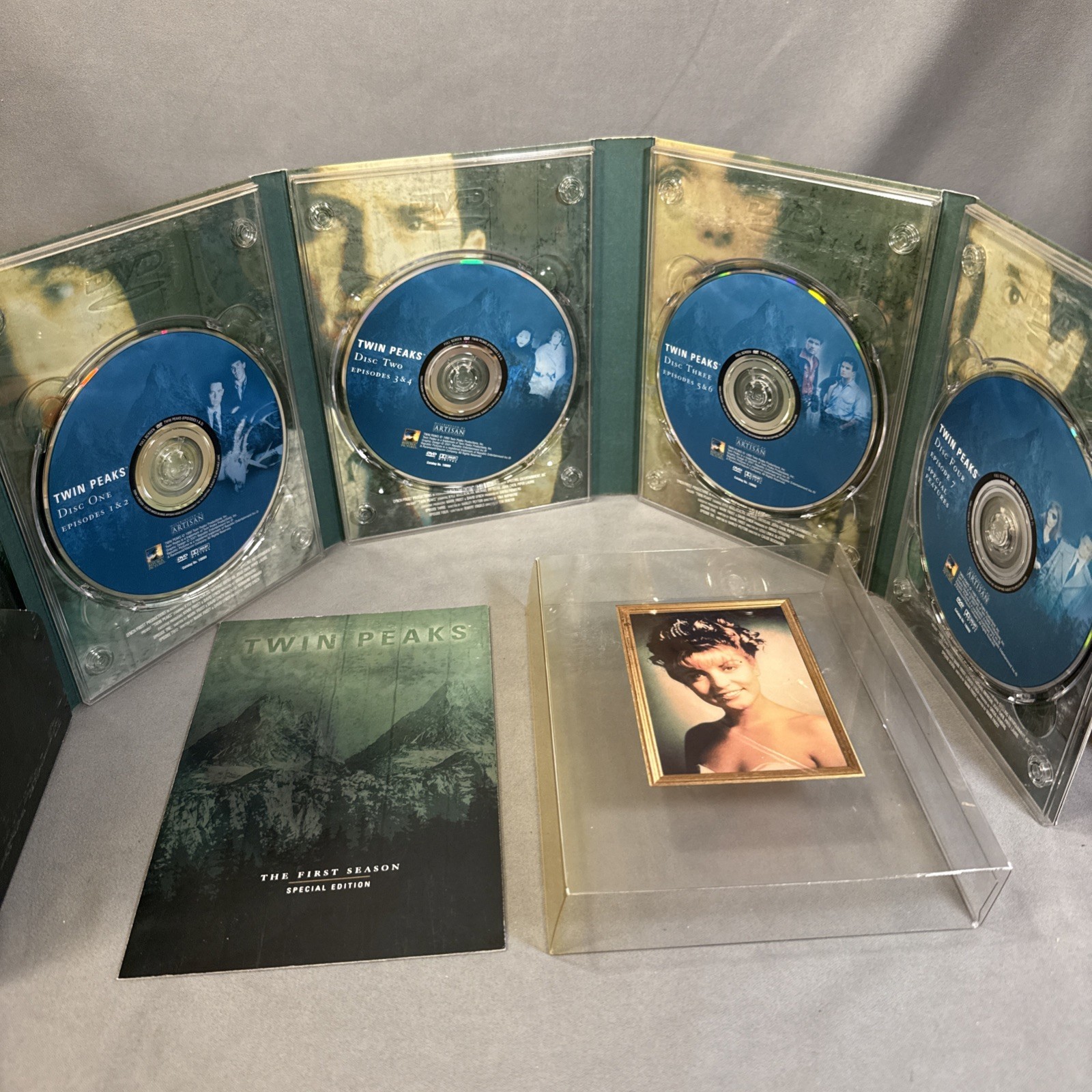 Twin Peaks – The Complete First Season (DVD, 2001, 4-Disc Set, Special Edition)