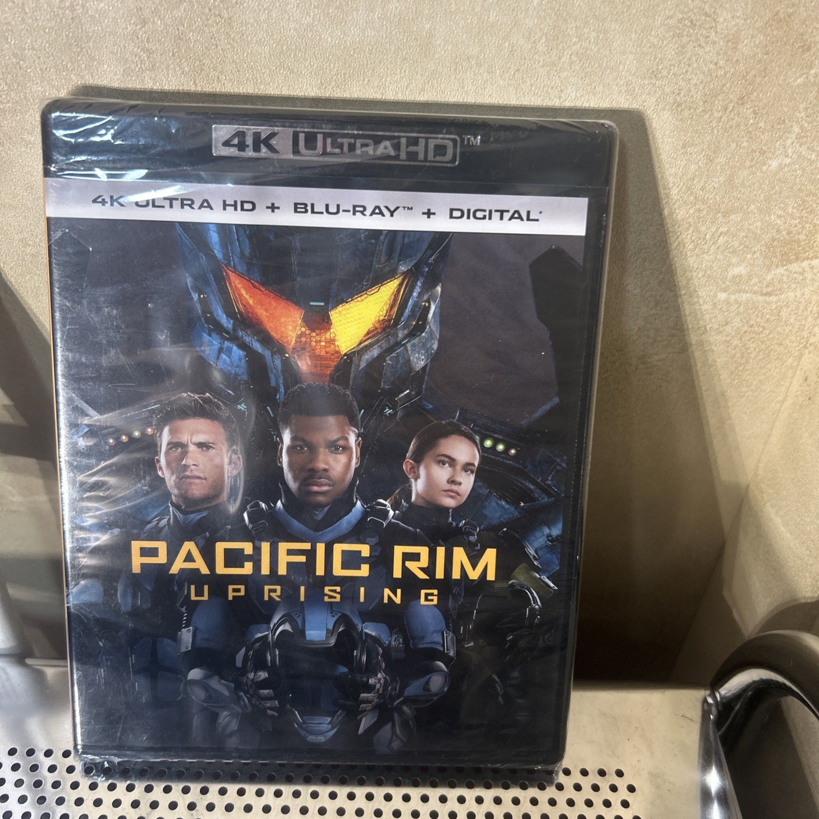 Pacific Rim: Uprising (4K Ultra HD + Blu-ray w/ Slip Cover) – New Sealed