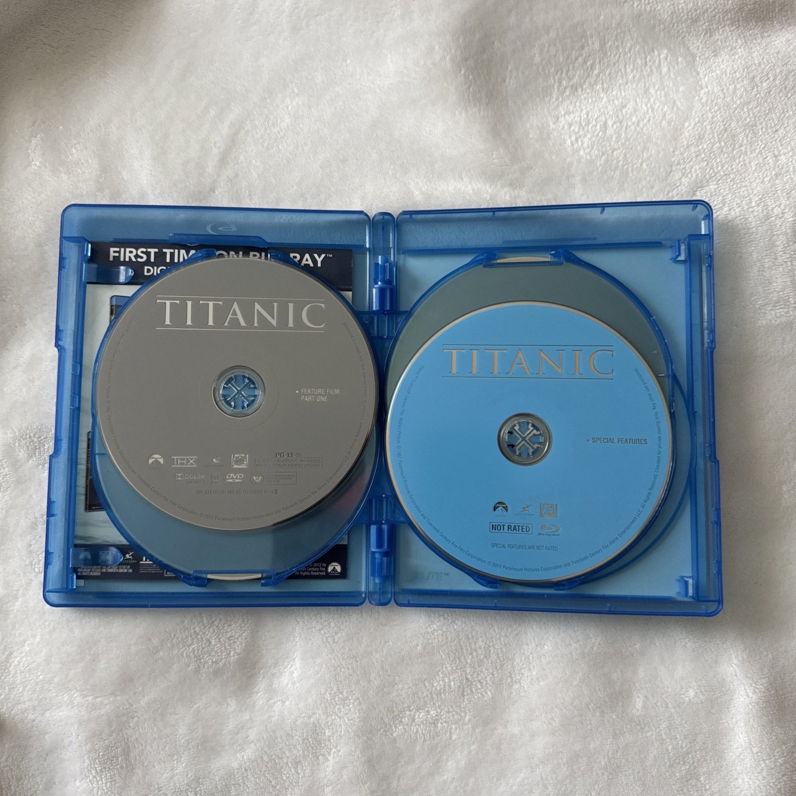 Titanic (Four-Disc Combo: Blu-ray / DVD) Great Condition!