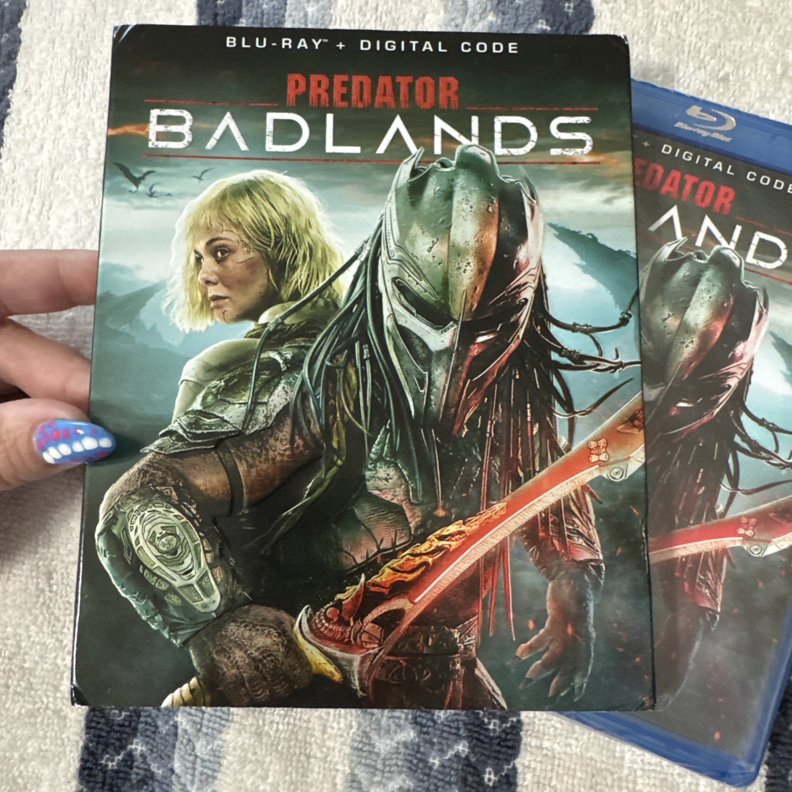 NEW** Predator: Badlands (Blu-ray + Digital) W~ Slipcover