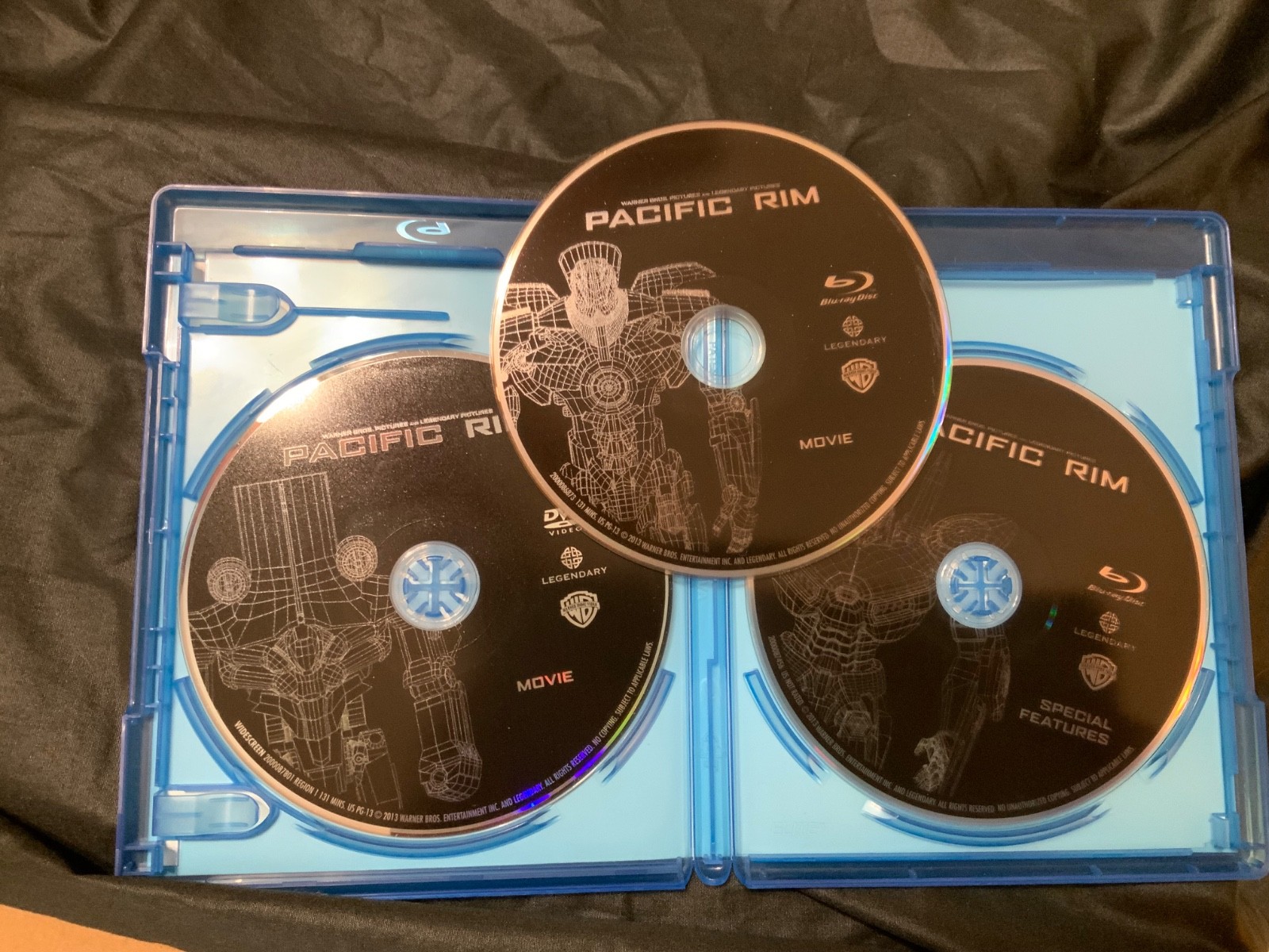 Pacific Rim Blu-Ray+DVD+Special Features disc, not sure about digital hd