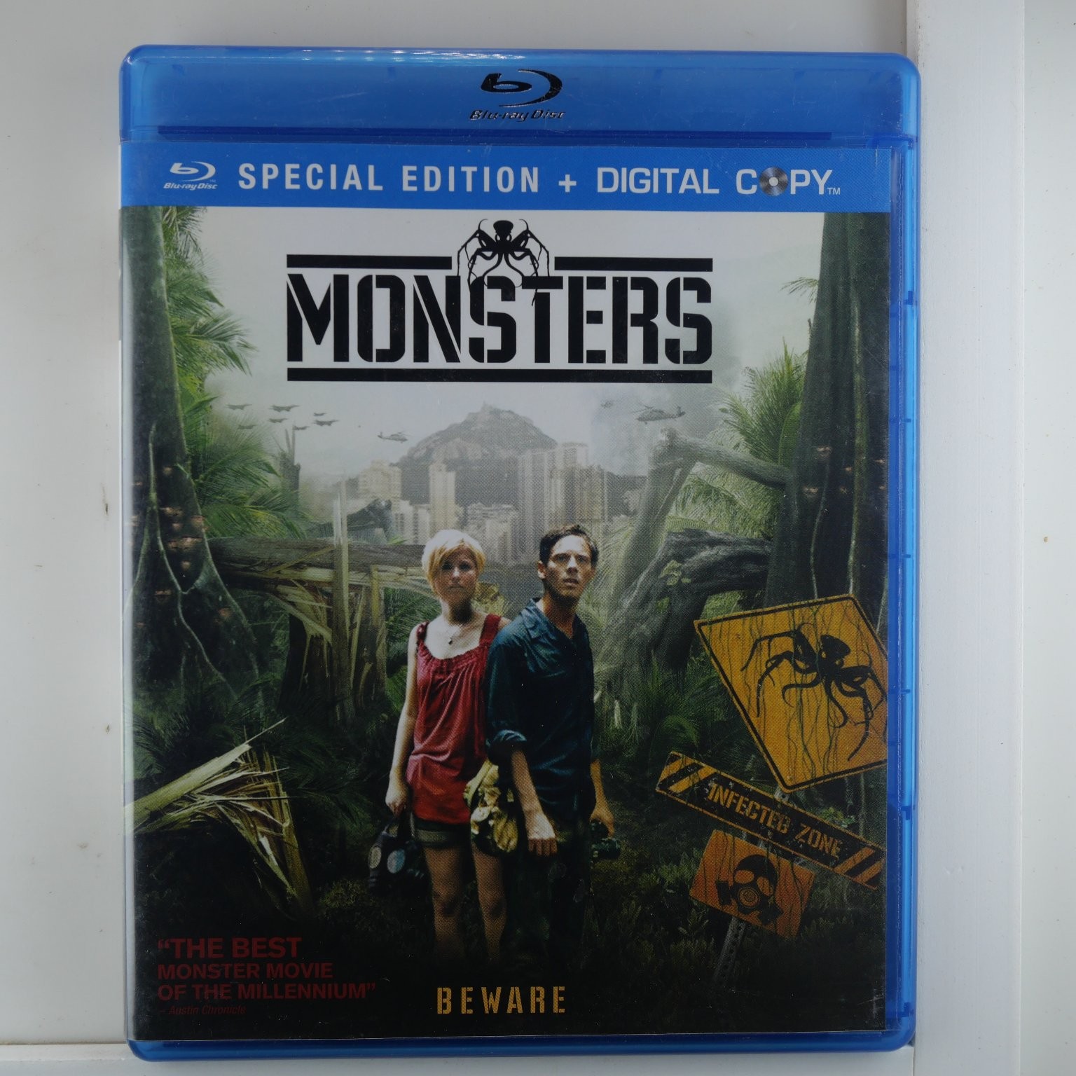 Monsters Blu-ray 2011 Special Edition Gareth Edwards Digital Copy Sci-Fi