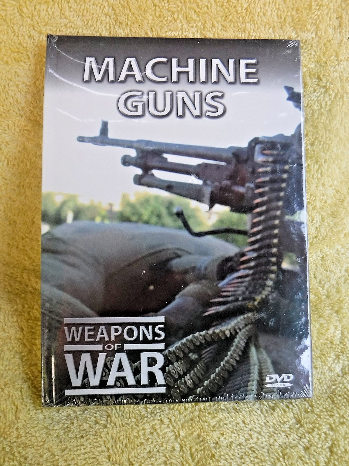 NEW/SEALED DVD + BOOK, WEAPONS OF WAR: MACHINE GUNS (LAND WARFARE), DVD 40 MIN.