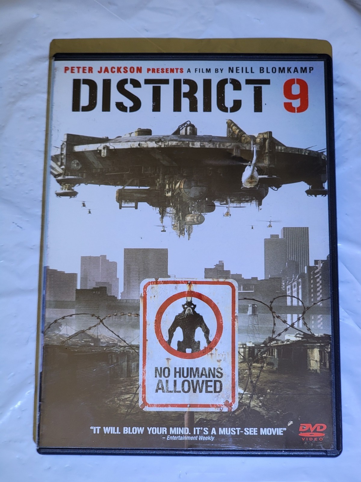 District 9 DVD Movie – Sci-Fi Action Thriller – Peter Jackson – Neill Blomkamp