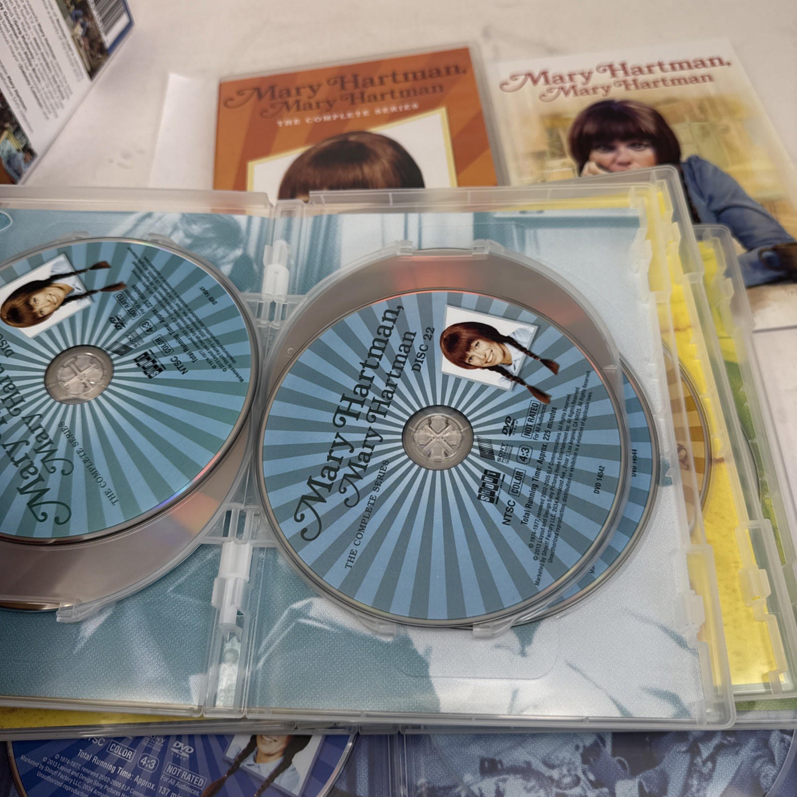 MARY HARTMAN, MARY HARTMAN: COMPLETE SERIES DVD Shout Factory *Disc 38 missing