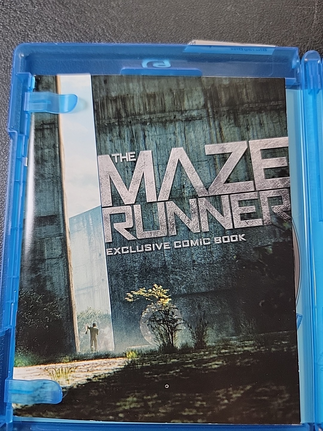 The Maze Runner (Blu-ray, DVD 2014) Comic Book Included Slipcover
