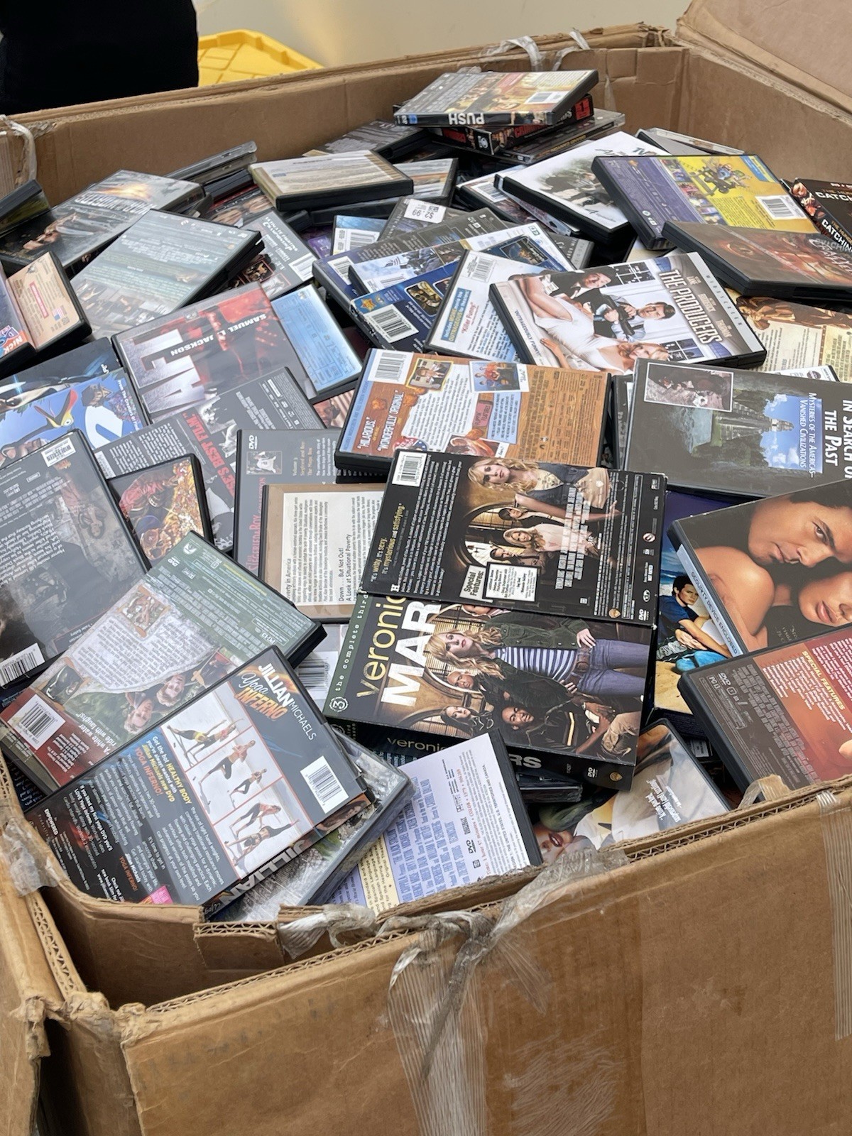 500 Wholesale Random Media Pieces : DVDs, Video Games : PC, XBOX +, CDs, Blu Ray