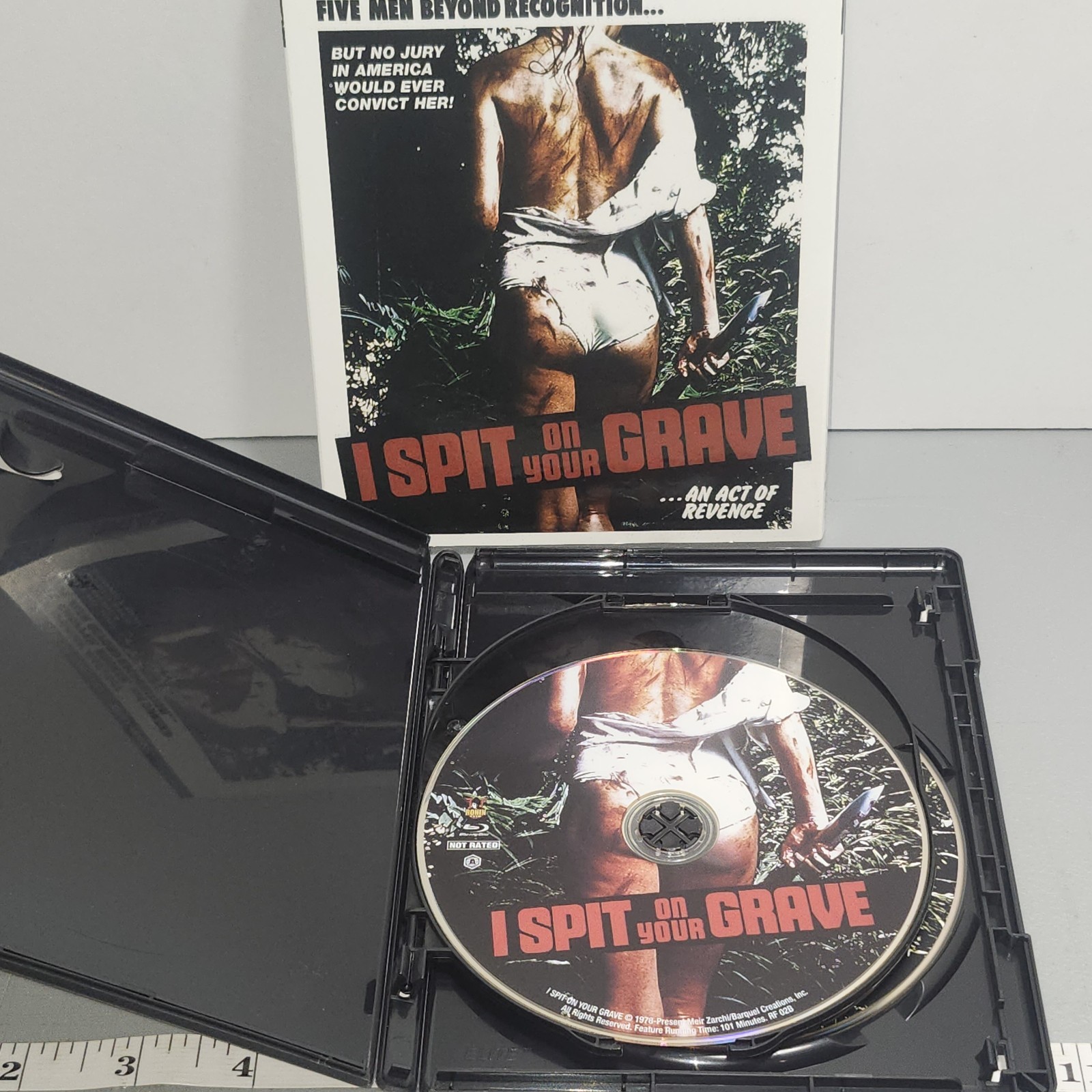 I Spit on Your Grave (1978) 4K Ultra HD + Blu-ray w/ Slipcover 3- Disc Set
