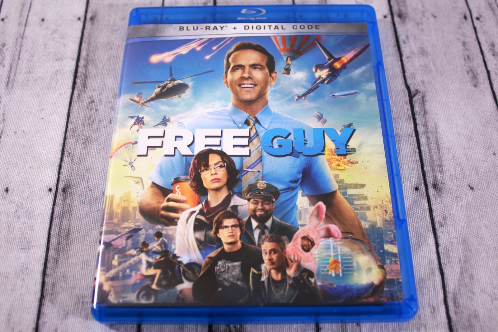 Free Guy (Blu-ray + Digital Code, 2021) Ryan Reynolds Jodie Comer Lil Rel Howery