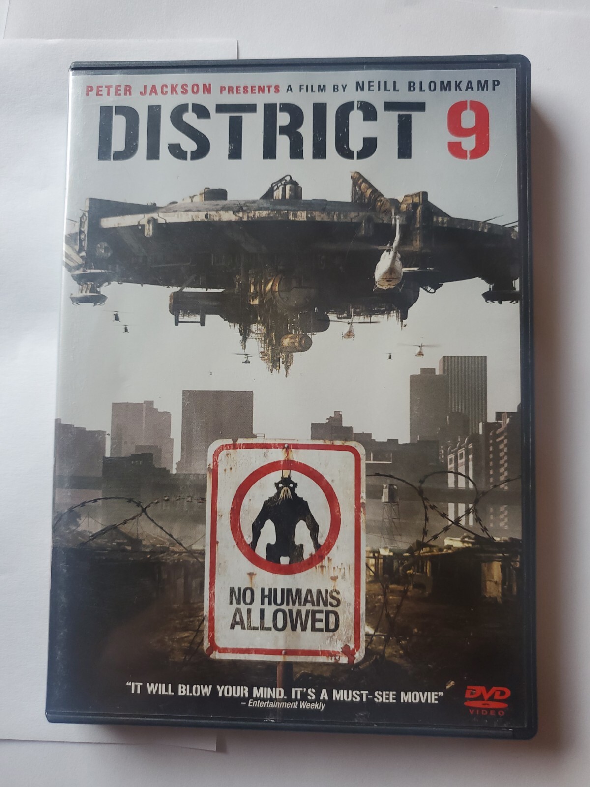 District 9 DVD 2009 Sci Fi Movie Widescreen Neill Blomkamp Copley