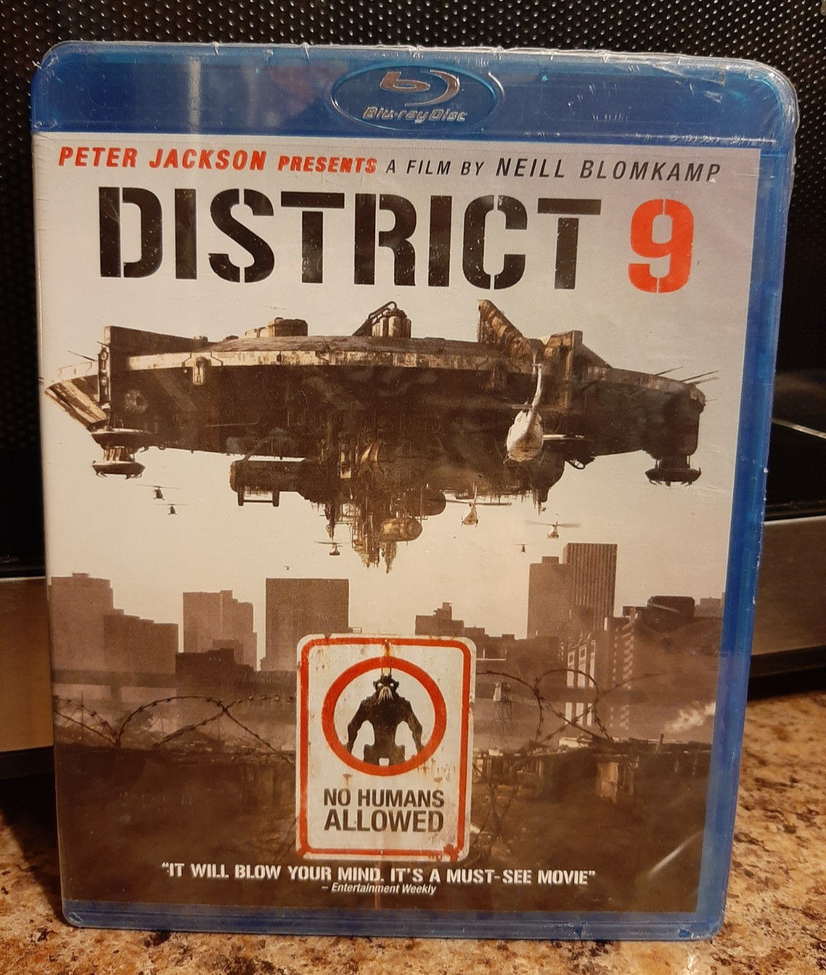 District 9 blu-ray (BRAND NEW, SEALED) 2009 Neill Blomkamp