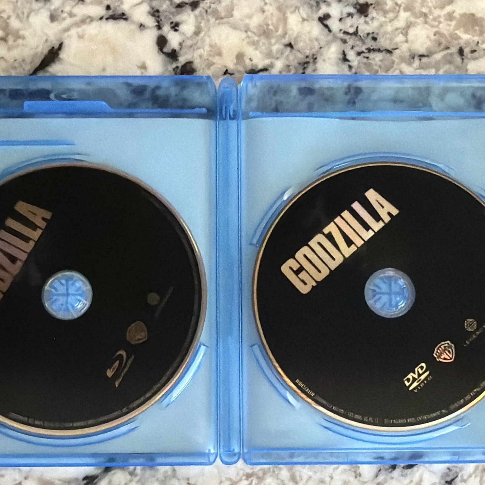 Warner Bros Godzilla (2014) PG-13 Blu-ray + DVD Gareth Edwards 123 Min