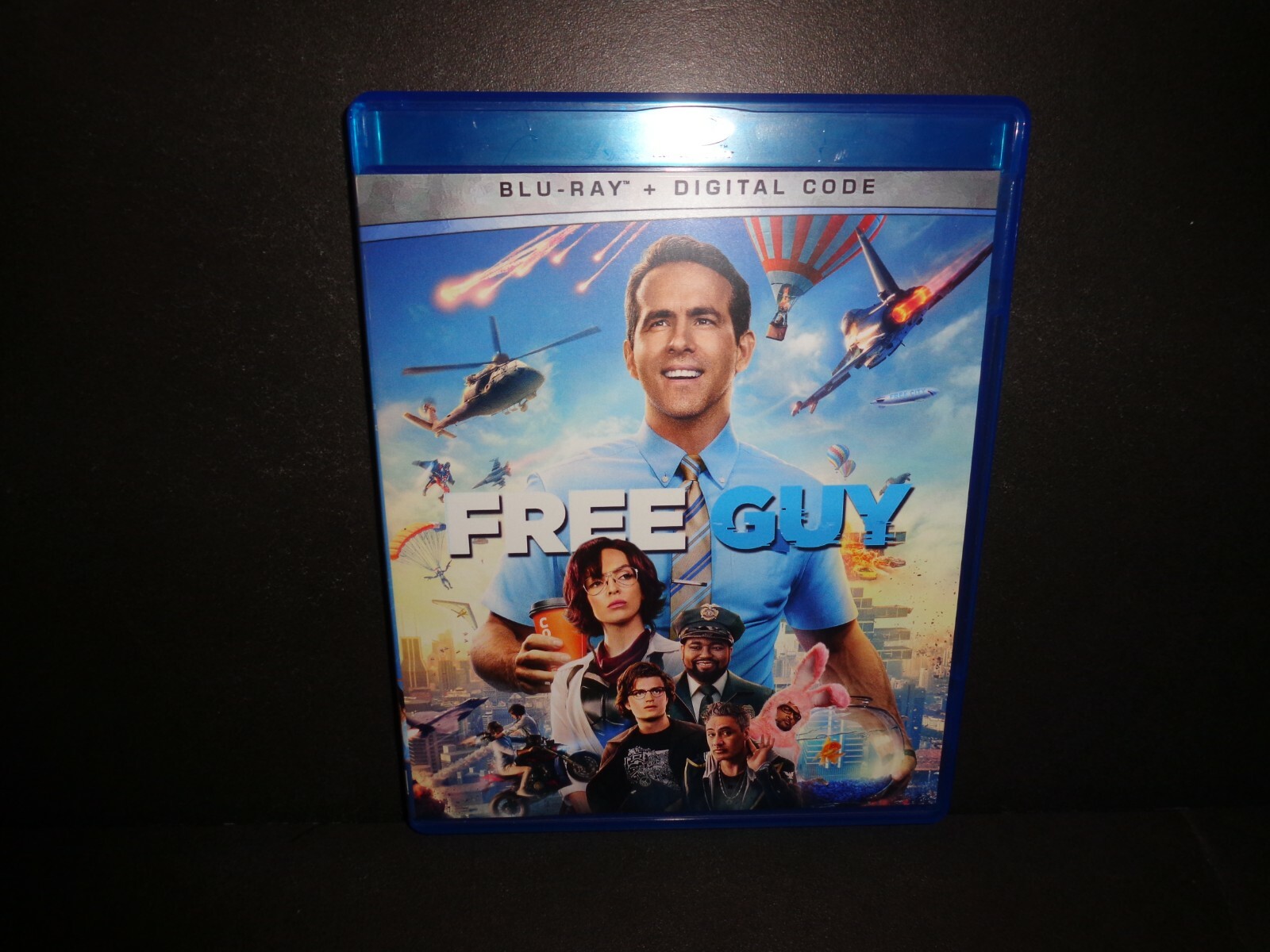 FREE GUY-Ryan Reynolds becomes hero of own video game-REGION FREE BLU-RAY, DIG