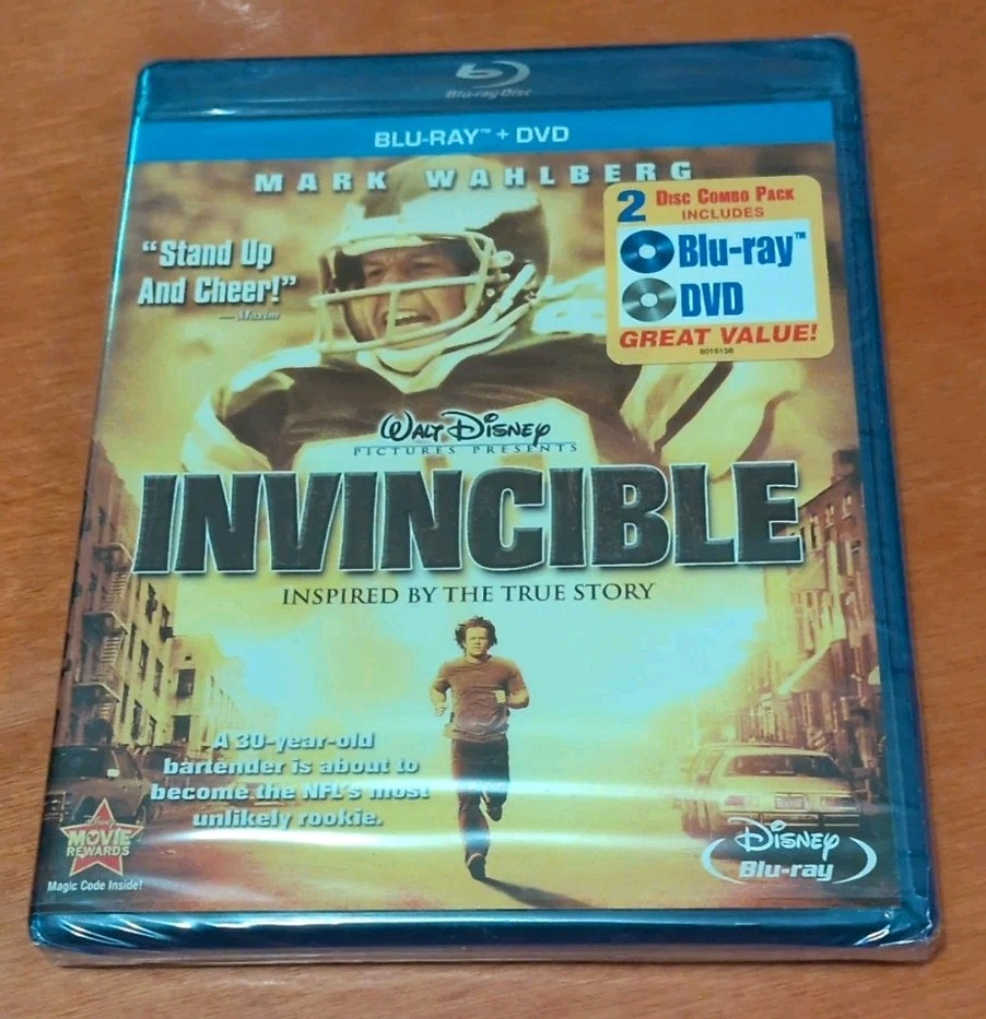 Invincible Blu-ray Mark Wahlberg Ericson Core Elizabeth Banks Greg Kinnear