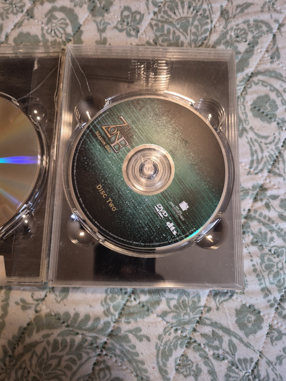 The Twilight Zone (2002) (DVD, 2004, 6-Disc Set) Season 1. DVD