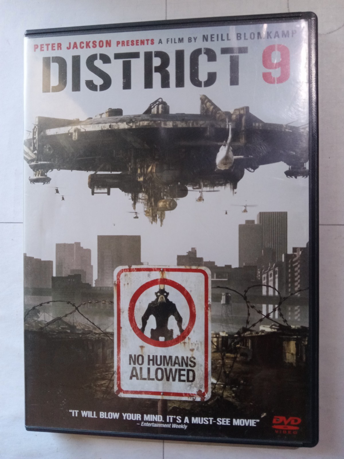 District 9 DVD 2009 Widescreen VG+ Neill Blomkamp Science Fiction Distopian