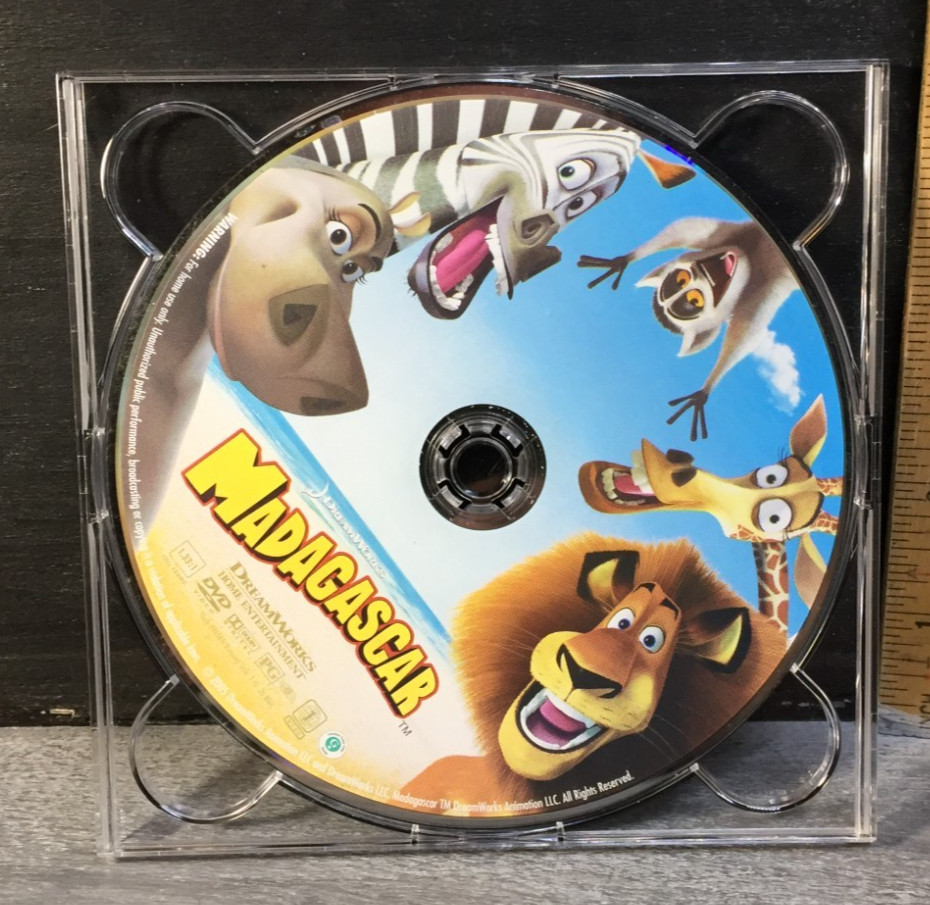2005 Dreamworks Madagascar DVD Full Frame 1.33:1 Ratio Disk Only Tested Working