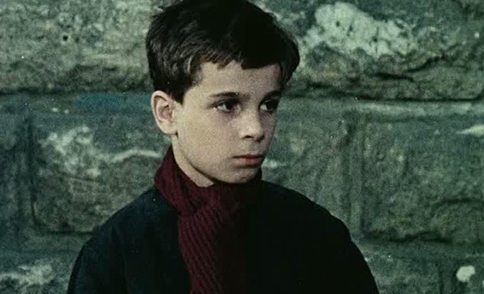 UN ENFANT DANS LA FOULE (1976) * with switchable English & Spanish subtitles *