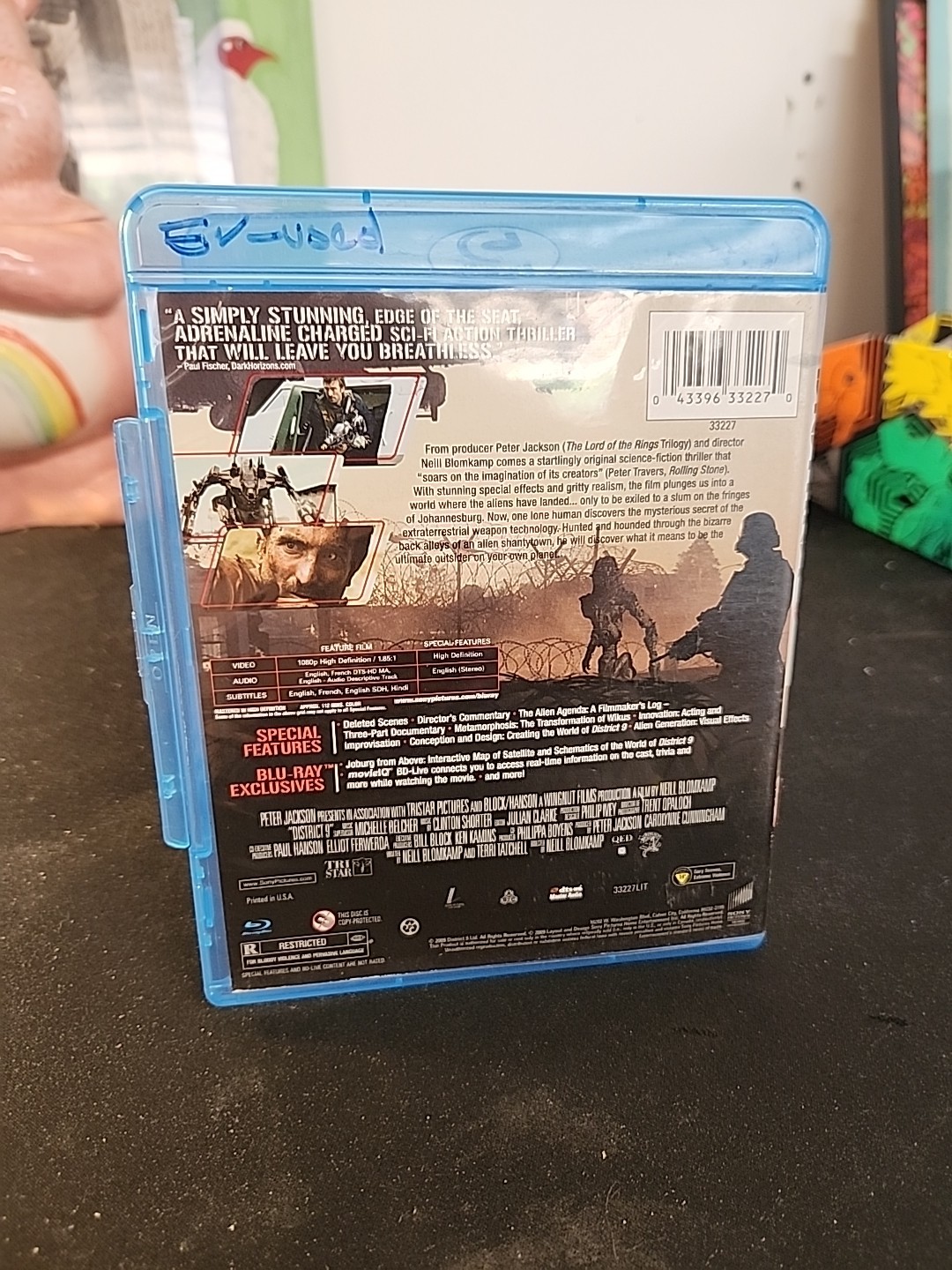 District 9 -Peter Jackson Presents Film By Neill Blomkamp- Blu Ray Pre-Owned