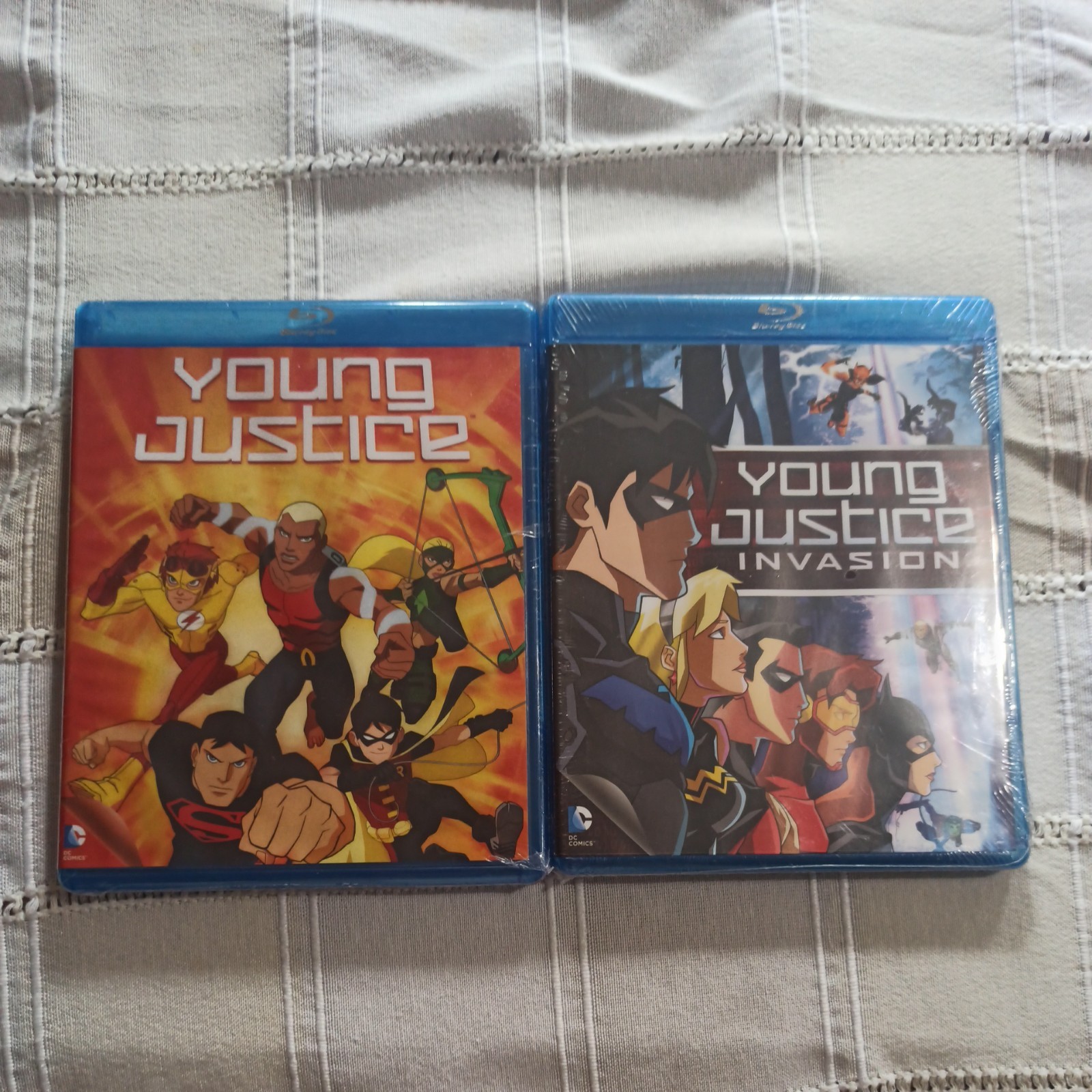 Young Justice & Young Justice: Invasion – Complete Season 1 & 2 Blu-ray Set Lot