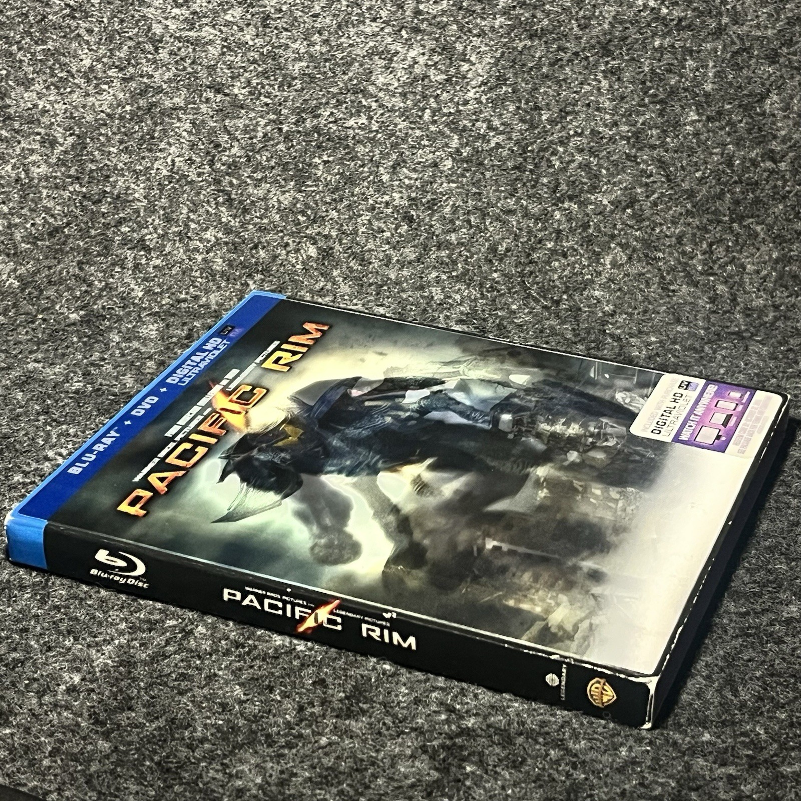 Pacific Rim Blu-ray DVD + Bonus Features 3-Disc Set Slipcover Guillermo Del Toro