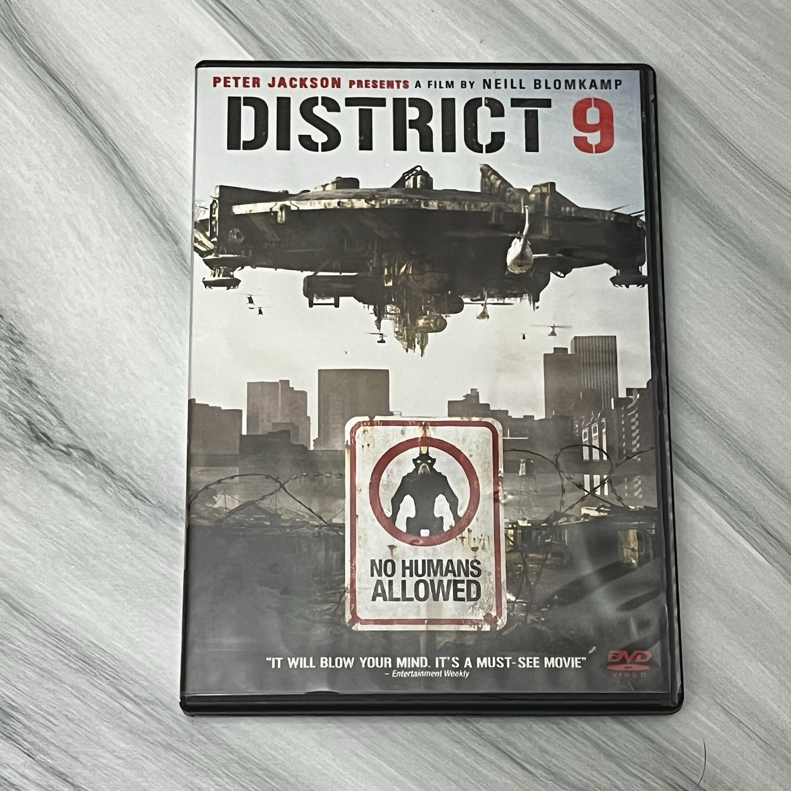 District 9 (DVD, 2009) • Sci-Fi Action • Peter Jackson, Neill Blomkamp ••