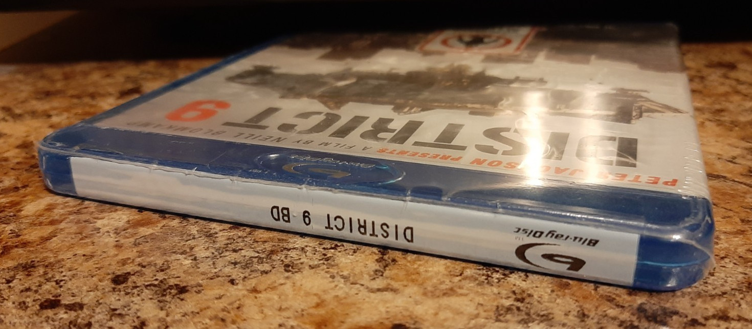 District 9 blu-ray (BRAND NEW, SEALED) 2009 Neill Blomkamp
