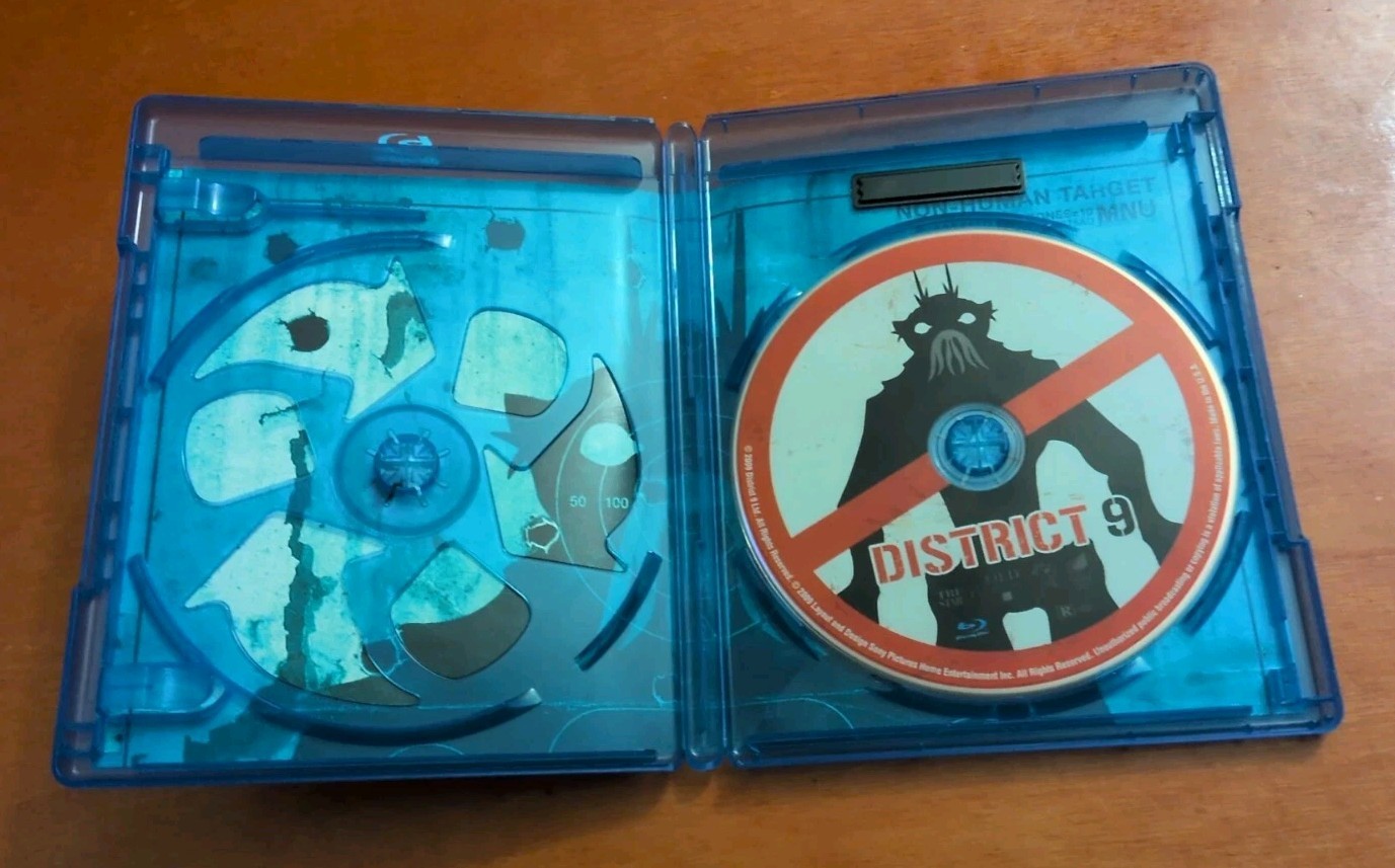 District 9 blu-ray Neill Blomkamp Terri Tatchell Sharlto Copley Jason Cope