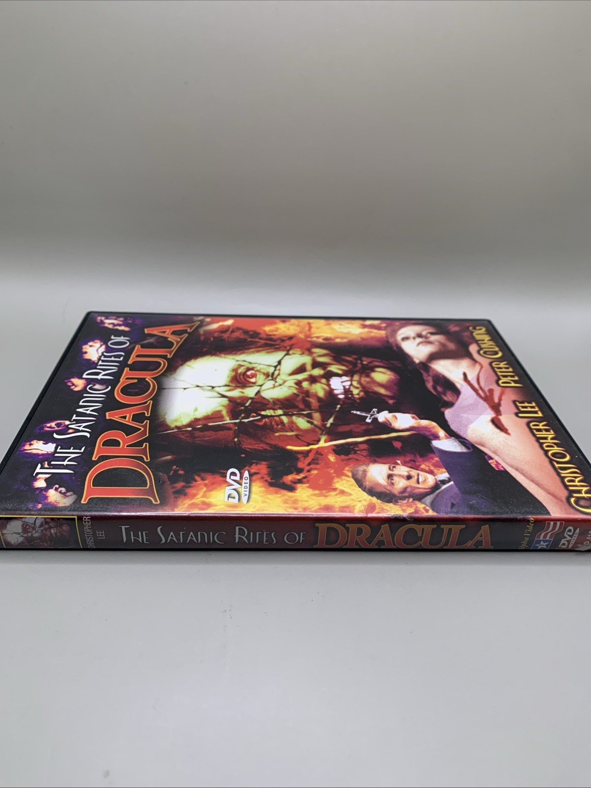 The Satanic Rites of Dracula (DVD, 1974)