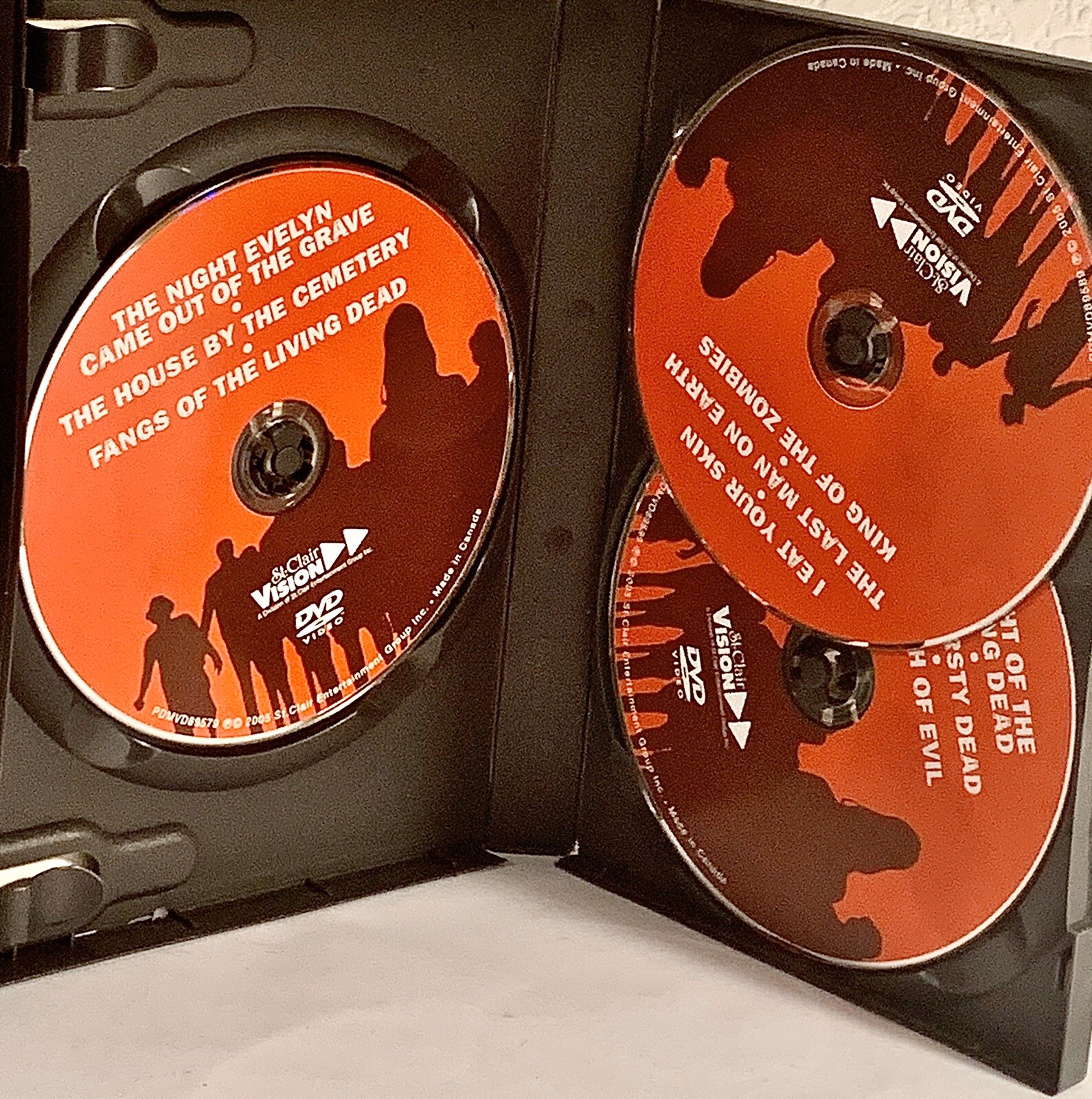 THE LIVING DEAD & HORROR CLASSICS DVD 13 movies with 18 hours of spine tingles