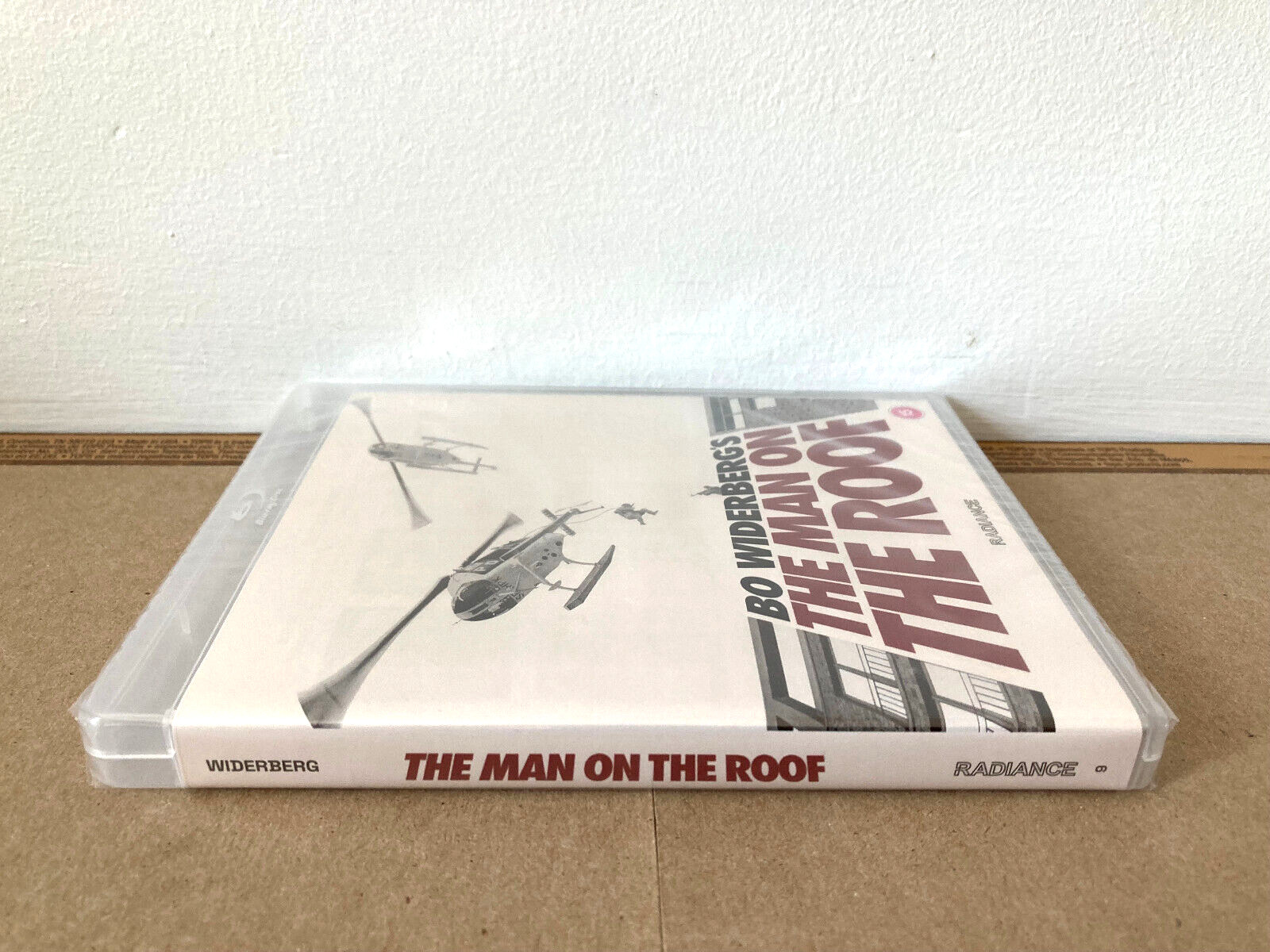 THE MAN ON THE ROOF Standard Ed (Region-Free Blu) Radiance Bo Widerberg NEW!