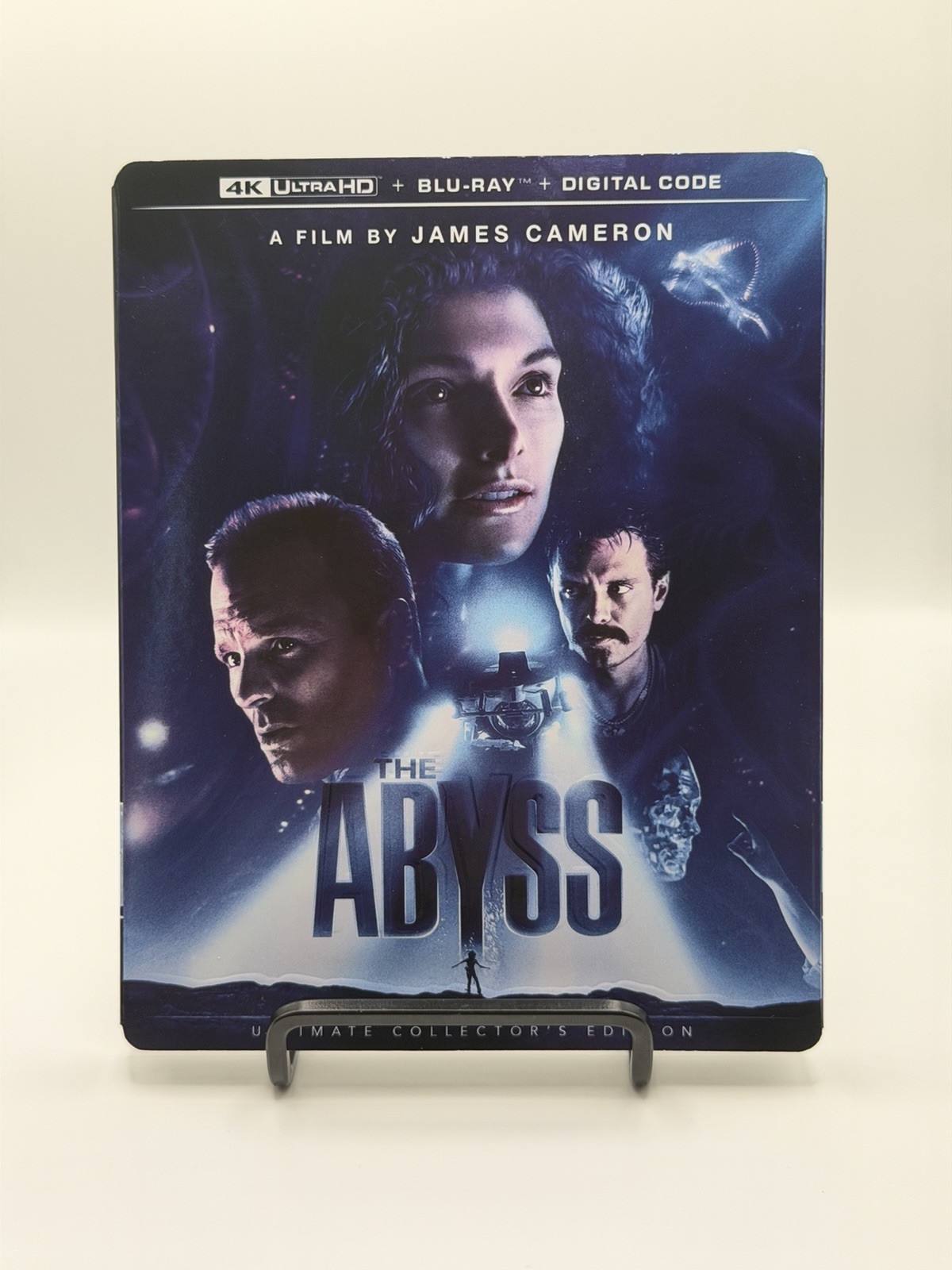 The Abyss (4K / Blu-ray + Digital) NEW SLIPCOVER INCLUDED