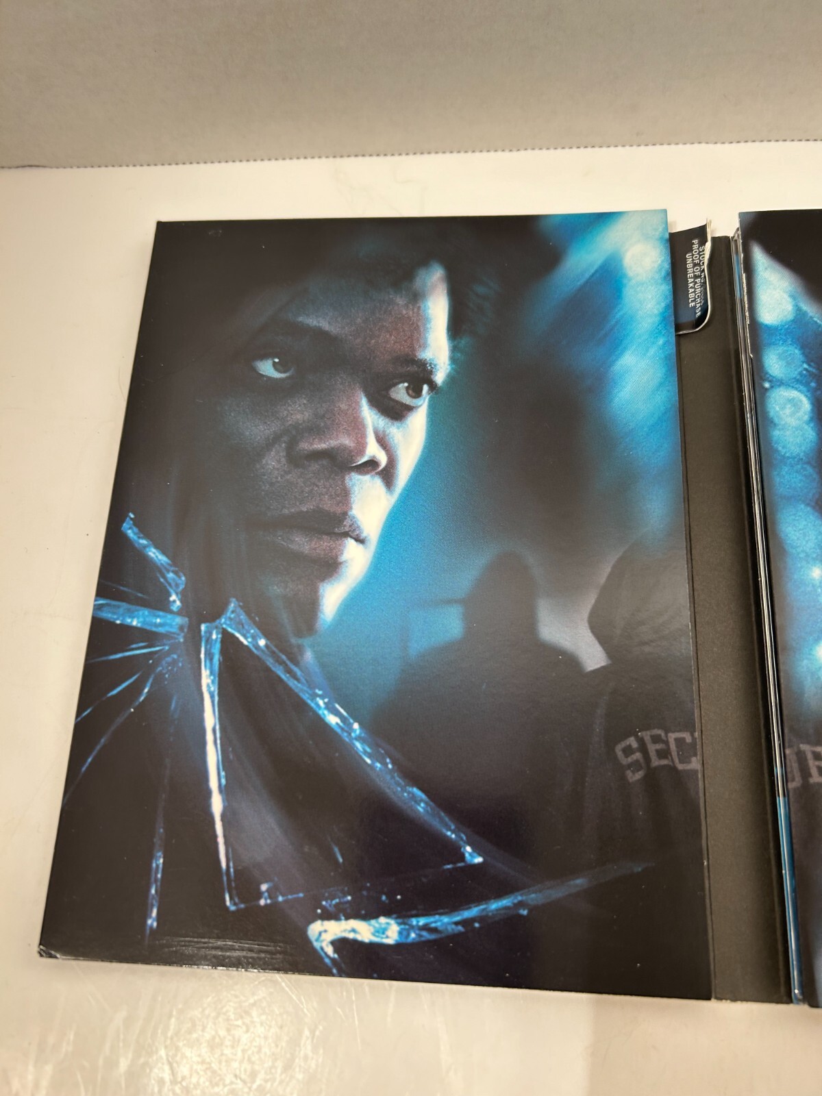 2 Disc Set UNBREAKABLE from M. Night Shyamalan Bruce Willis & Samuel L. Jackson