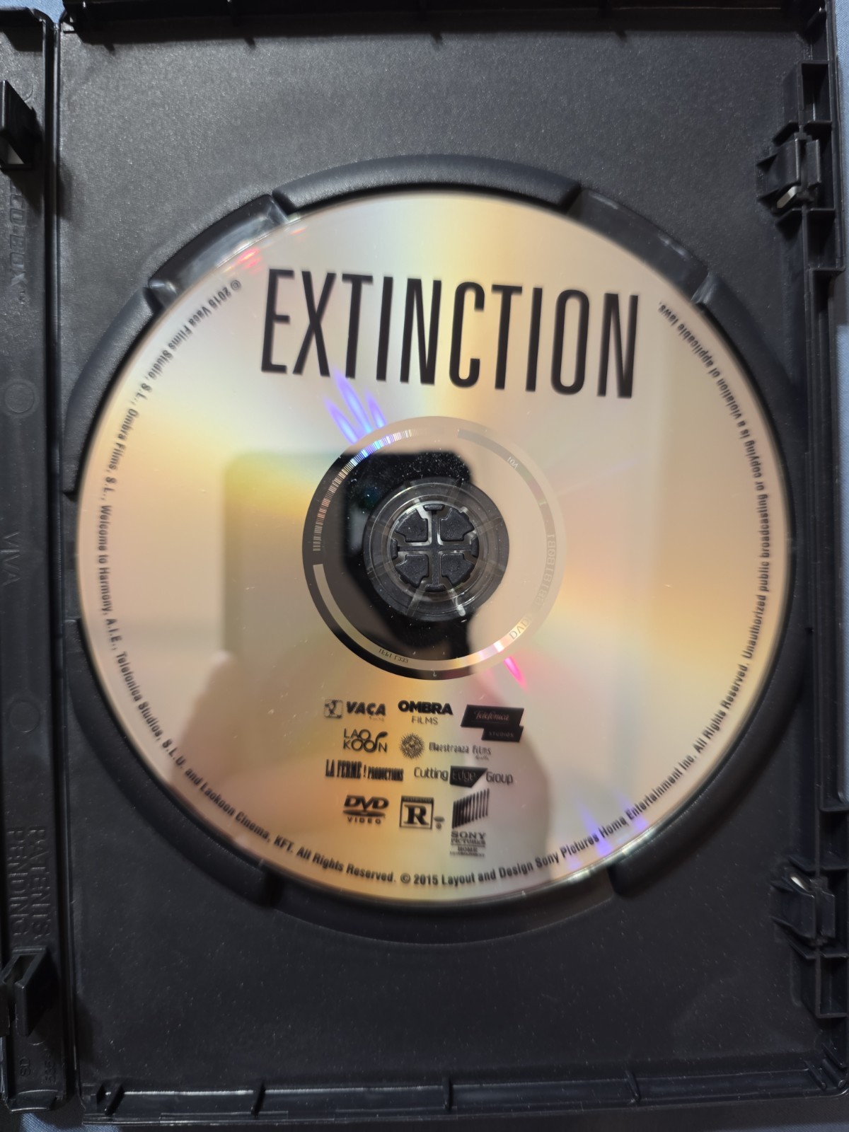 Extinction Matthew Fox Zombies Survival Family 113 Minutes DVD 2015 Special Feat