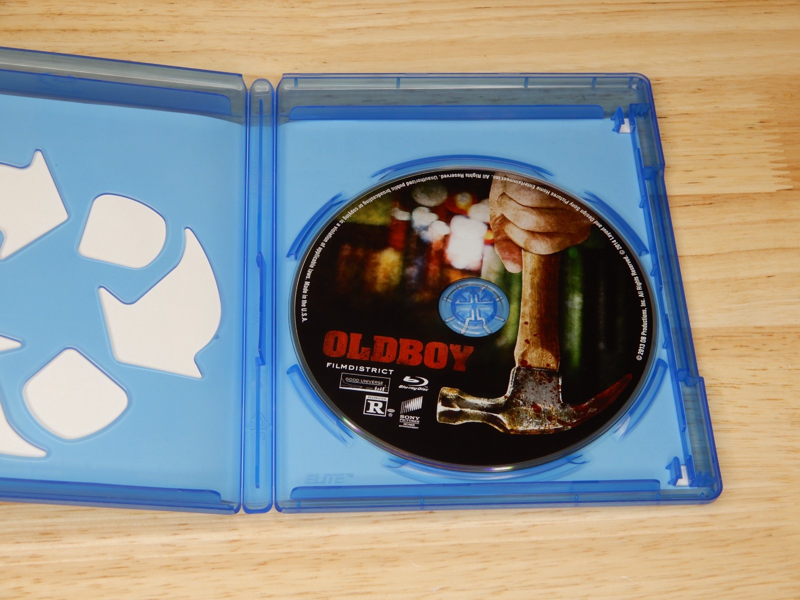 Oldboy (Blu-ray, 2014 Spike Lee Film) Josh Brolin, Elizabeth Olsen
