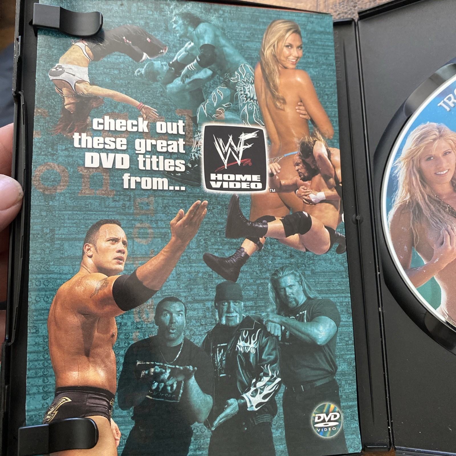 2 WWF DVDs – Divas South Of The Border 2004 + Tropical Pleasure Divas 2002